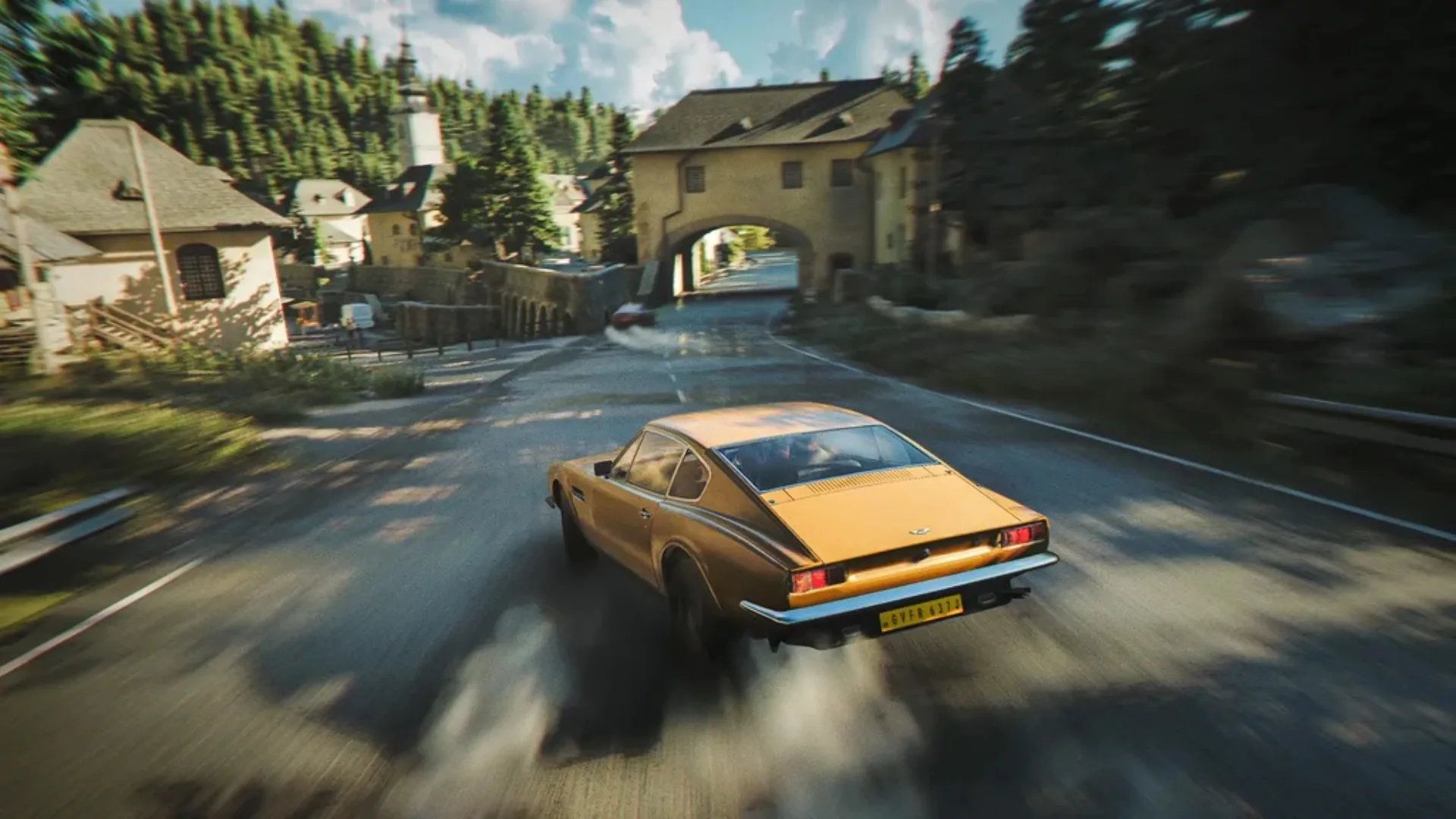 Eine Szene aus 007 First Light zeigt, wie eine gelbes Auto rasant durch eine Ortschaft rast.