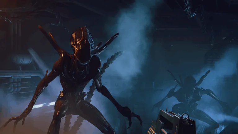 Zwei Xenomorphs platzieren sich bedrohlich vor dem Spieler in Alien: Rogue Incursion.