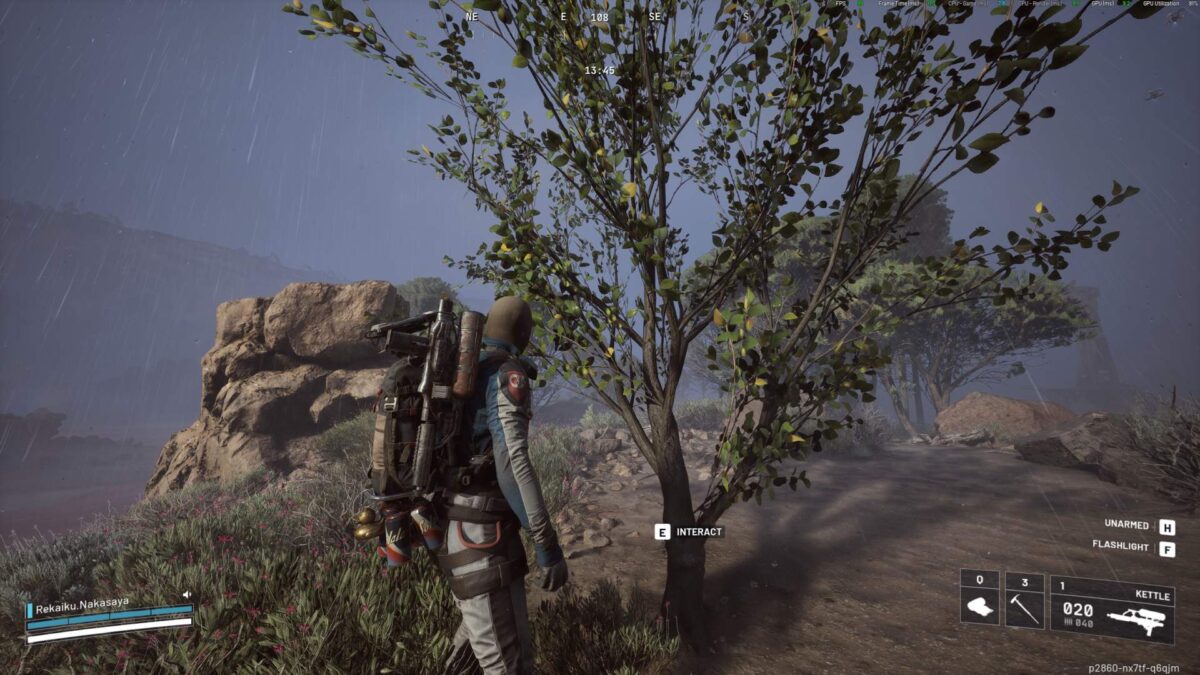 Ein Spieler steht in einer hügeligen Landschaft vor einem dichten Aprikosenbaum und kann mit diesem interagieren; im Hintergrund sind Gebäude und Rauch zu sehen – Spielszene aus ARC Raiders.