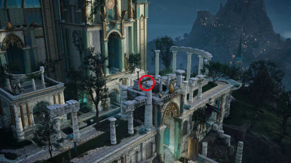 Eine rot markierte Katzenstatue am Schloss von Asgard in Assassin's Creed Valhalla. 