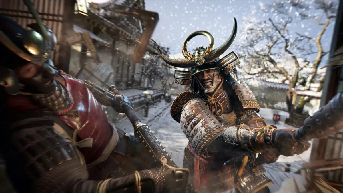 Yasuke in Rüstung, der gegen einen Gegner ausholt.
