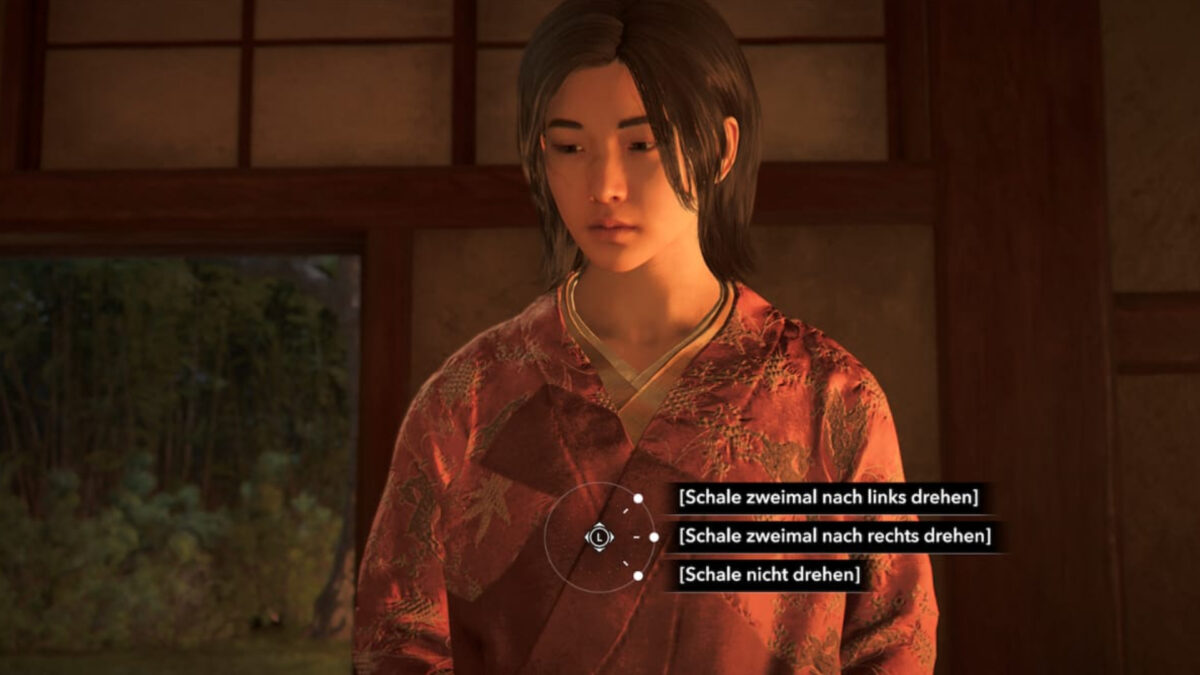 Eine Shinobi in einer Robe während einer Teezeremonie.