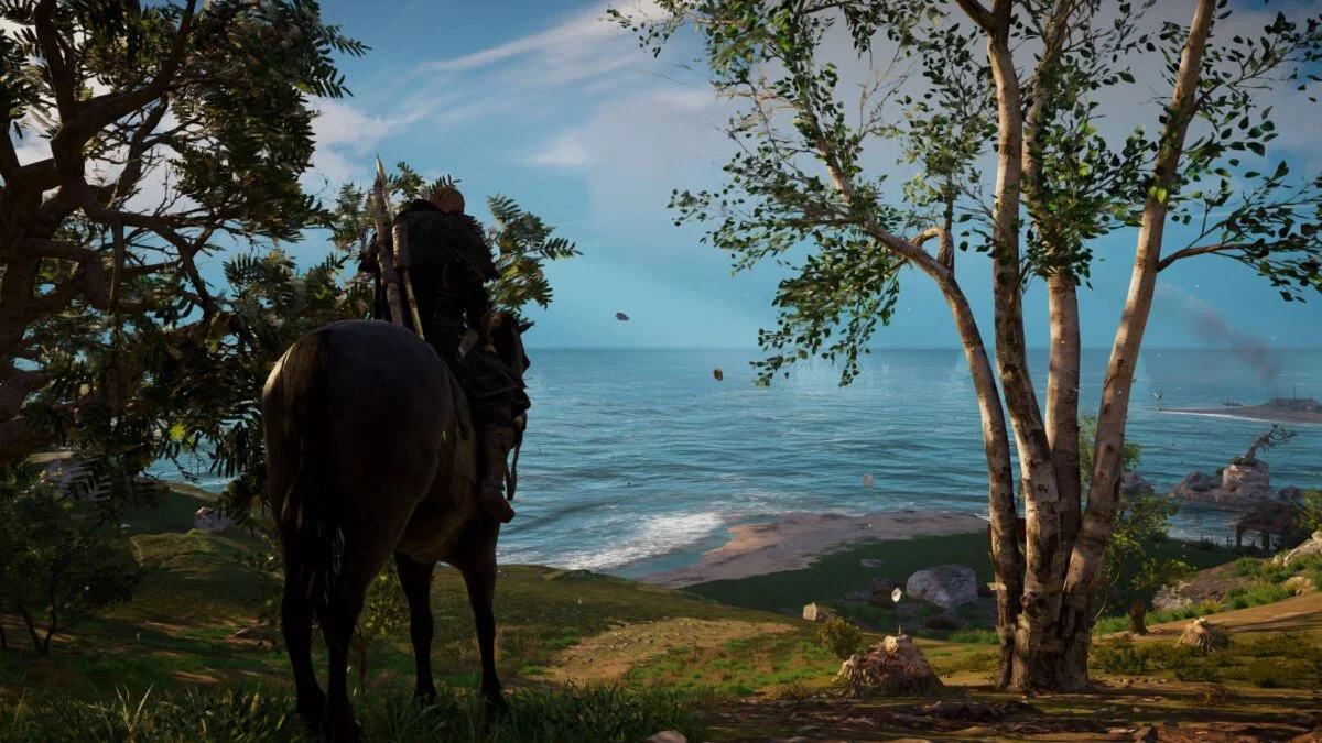 Wikinger Eivor reitet in Assassin's Creed Valhalla auf eine Küste zu.