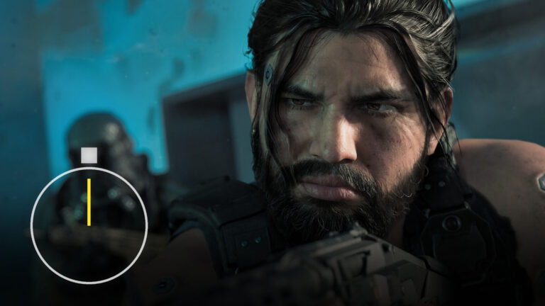 Nahaufnahme eines bärtigen Soldaten in taktischer Ausrüstung, der konzentriert über den Lauf seines Gewehrs blickt, während im Hintergrund ein weiterer bewaffneter Kämpfer unscharf zu erkennen ist; links im Bild liegt ein grafisches Fadenkreuz-Element eingeblendet.