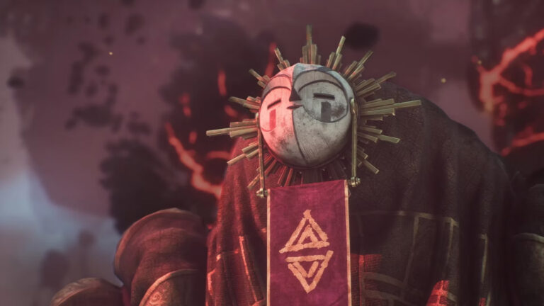 Maskierte Figur mit strahlenförmigem Helm, rotem Banner mit Dreieckssymbol und dunkler Kleidung vor nebligem, rötlichem Hintergrund.