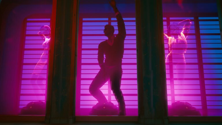Perfectly ordinary dressed dancer in a shop window in Cyberpunk 2077