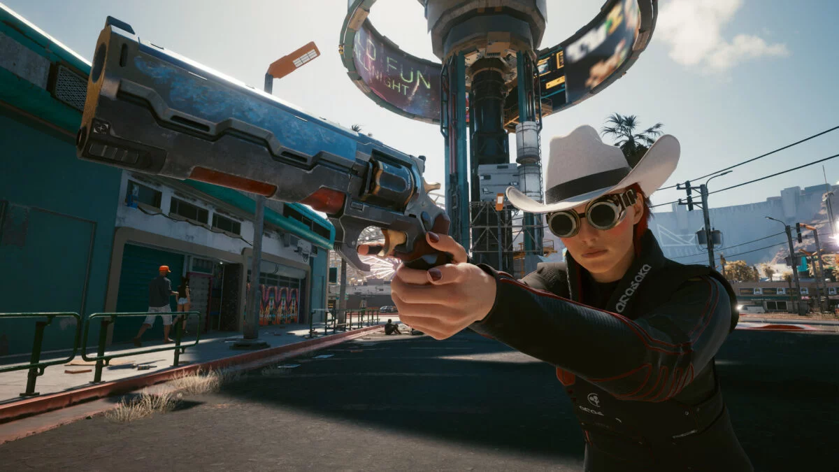 V mit der Waffe Archangel in einem Vorort von Night City in Cyberpunk 2077