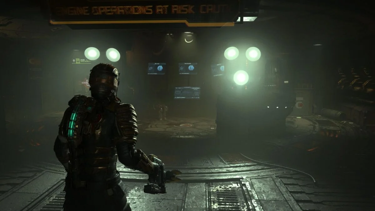 Isaac steht in Dead Space vor einer Kontrollstation.