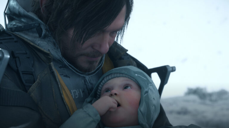 Ein Mann mit langen Haaren hält ein kleines Baby im Arm.
