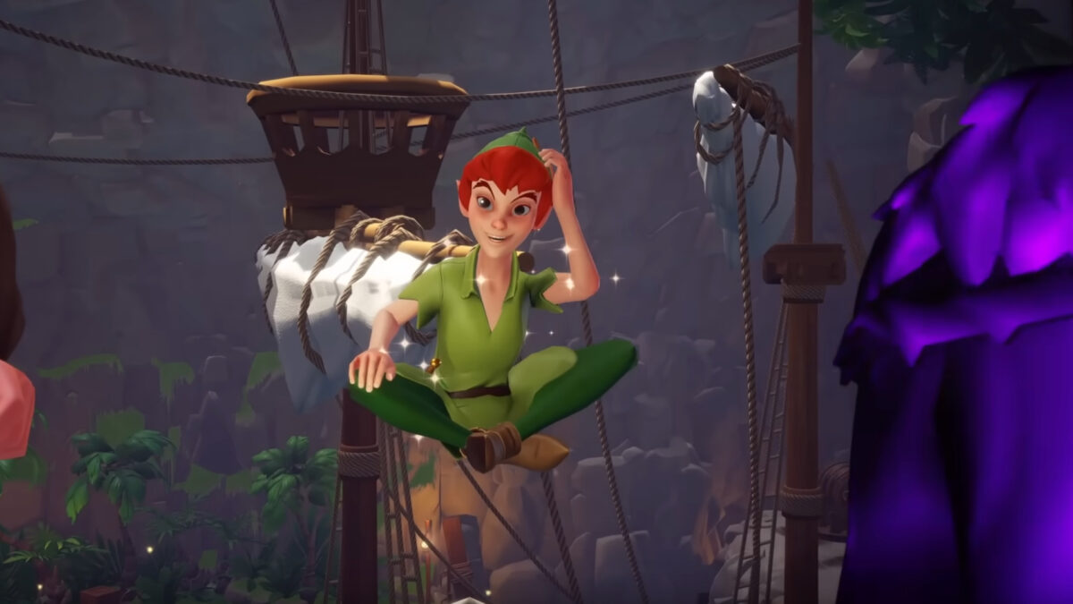 Peter Pan schwebt über einem Holzschiff im Schneidersitz.