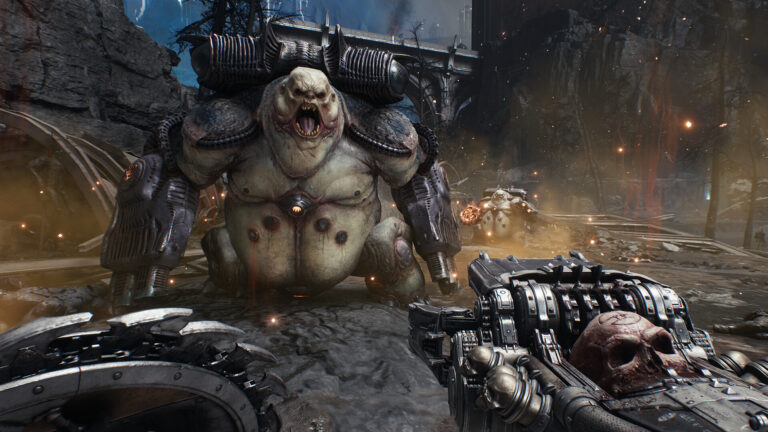 Ein übergewichtiges Monster mit Feuerwaffen statt Armen greift den Doom-Guy an.