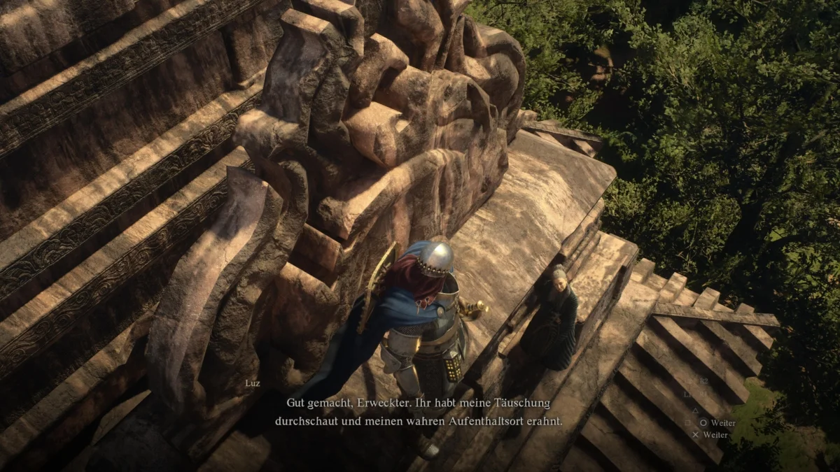 Ein Screenshot aus Dragon's Dogma 2 zeigt, wie der Erweckte eine Frau namens Luz auf dem Dach eines Schreins findet.