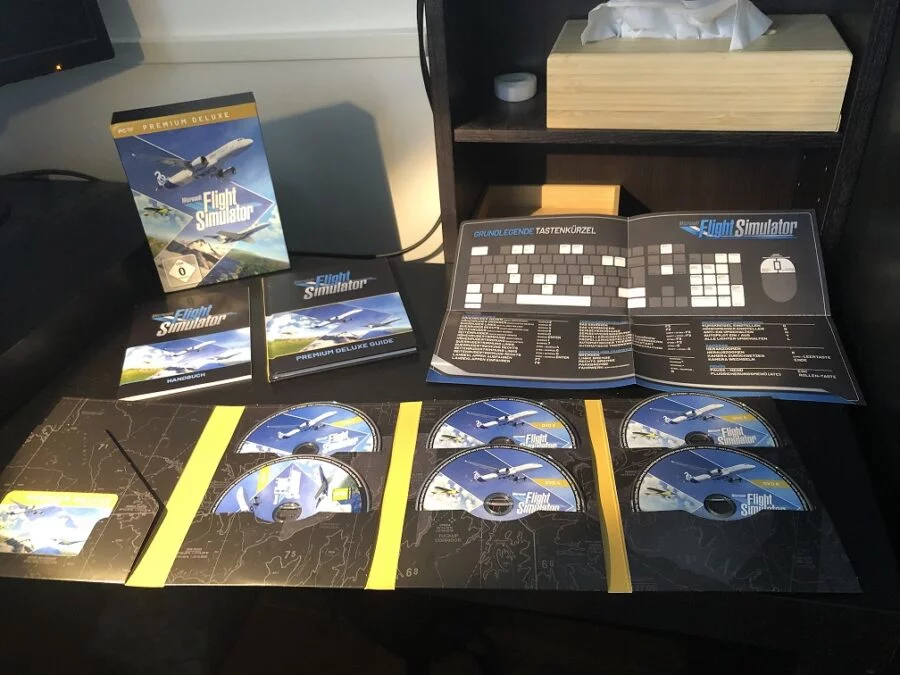 Flight Simulator 2020 Offline-Installations-Set mit Handbüchern und DVDs auf einem Schreibtisch.