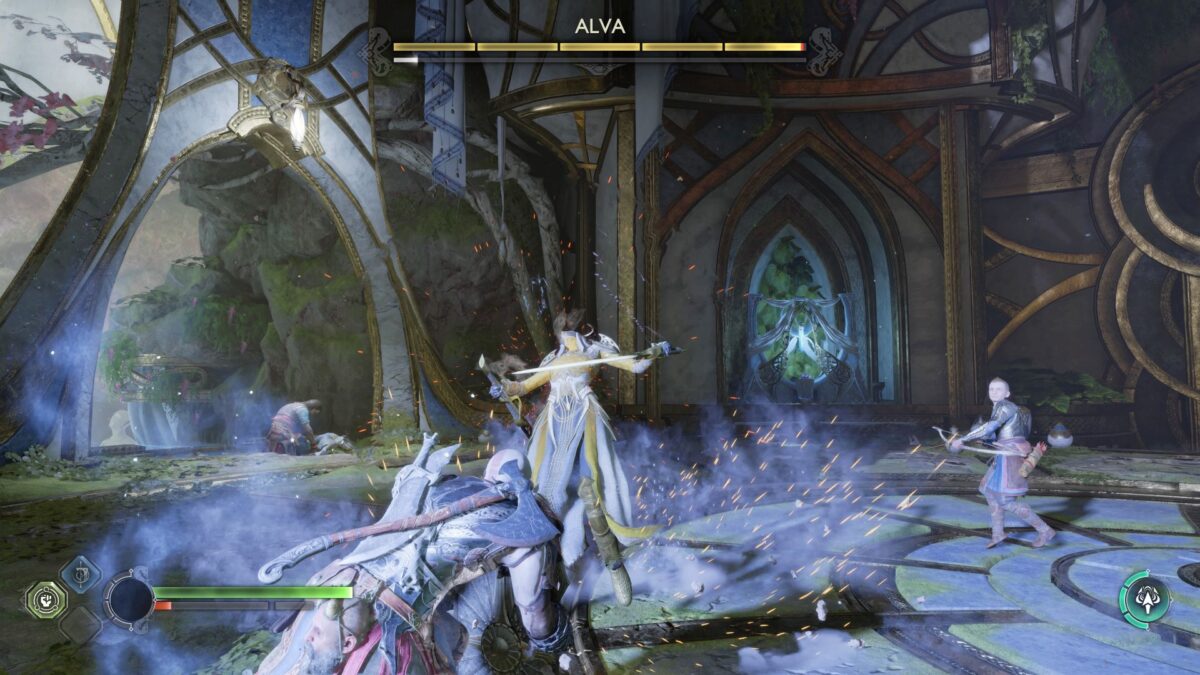 Kratos knockt Alva in God of War Ragnarök mit einem Schildschlag aus. 