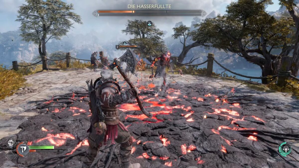 Kratos steht dem Boss "Die Hasserfüllte" in God of War Ragnarök auf brennendem Gestein gegenüber.