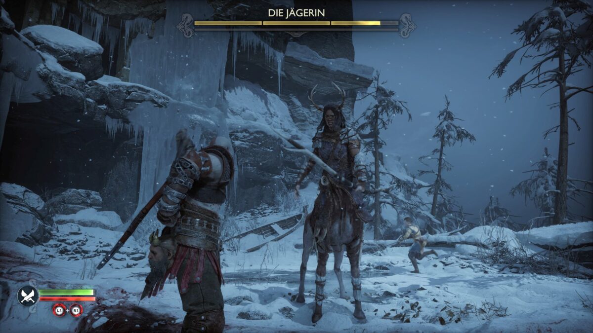 Die Jägerin attackiert Kratos in God of War Ragnarök hinterrücks und es kommt zum Boss-Kampf. 