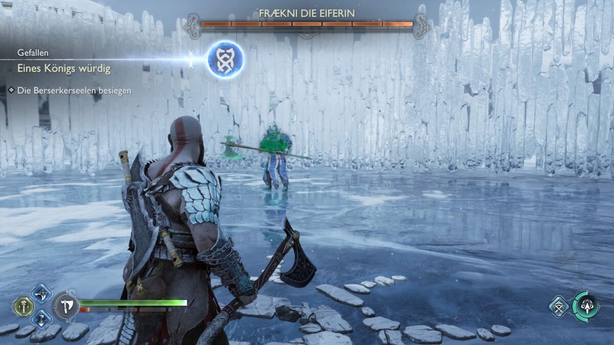 Berserker Fraekni, die Eiferin attackiert Kratos mit einer großen Streitaxt.