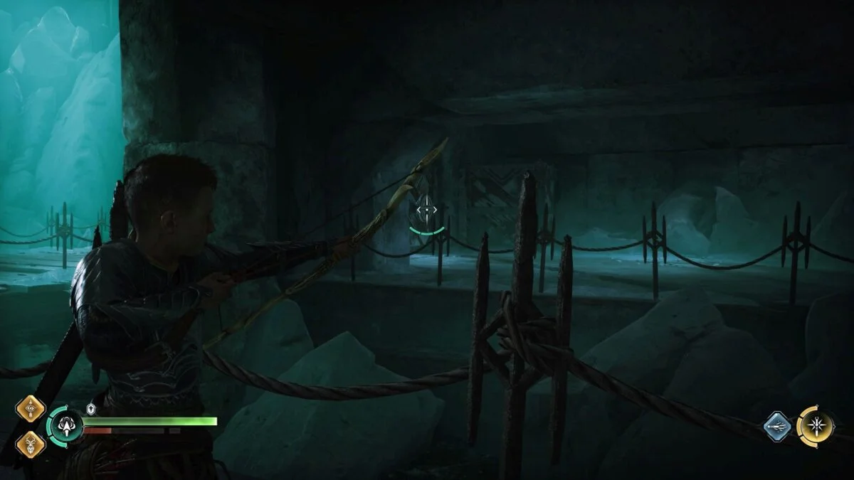 Atreus zielt in God of War Ragnarök auf eine Kette. 