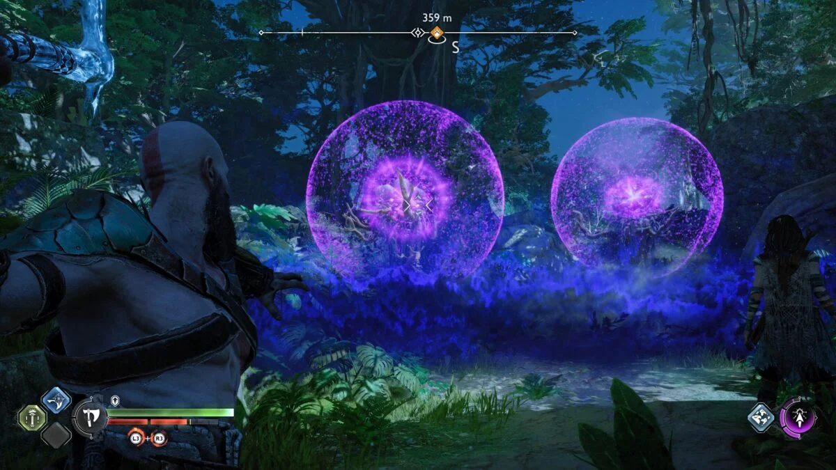 Kratos wirft in God of War Ragnarök die Leviathan-Axt auf eine giftige, von blauem Nebel umhüllte, Pflanze.