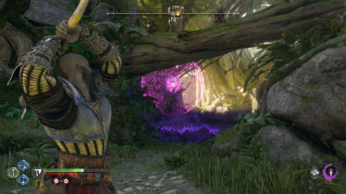 Kratos zielt in God of War Ragnarök mit der Axt auf eine giftige Pflanze.