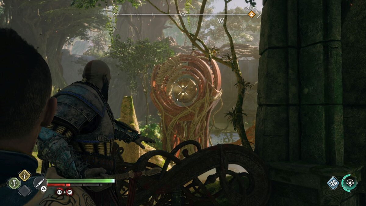 Kratos zielt mit dem Speer in God of War Ragnarök auf ein kreisförmiges, rotes Konstrukt.