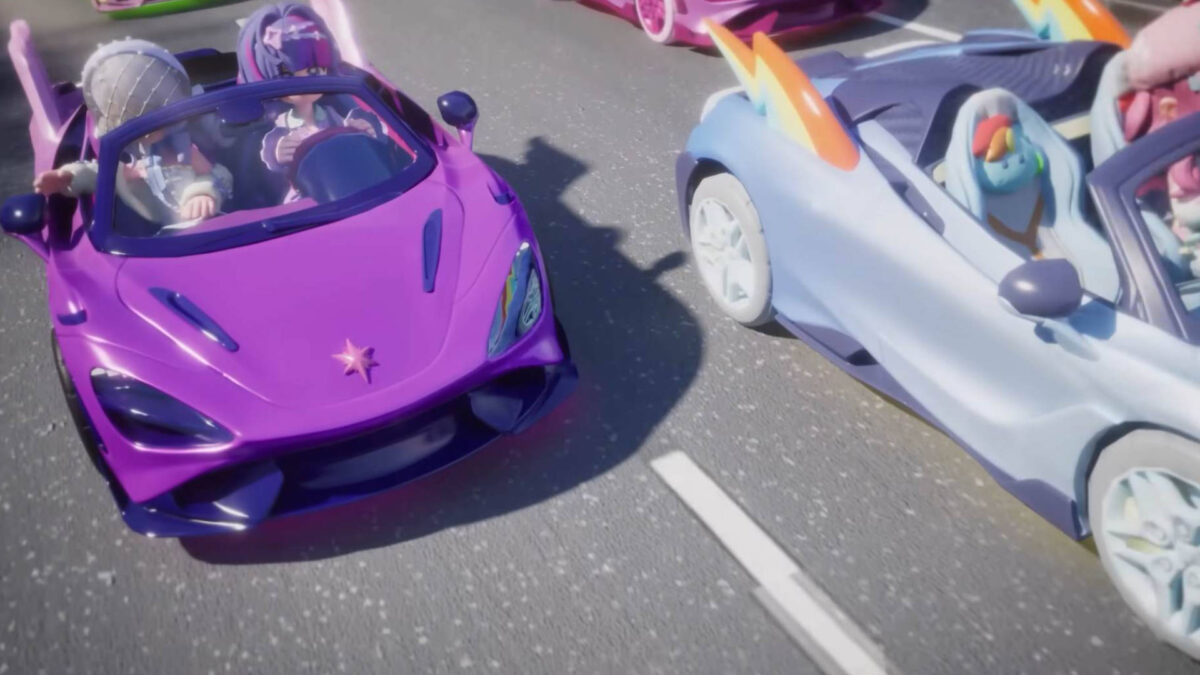 Ein lilanes und ein silbernes Fahrzeug.