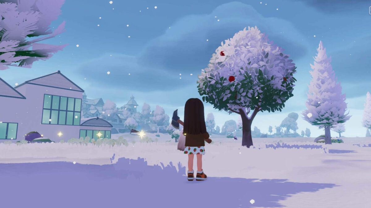 EIn Mädchen mit Axt steht vor einem zugeschneiten Apfelbaum.