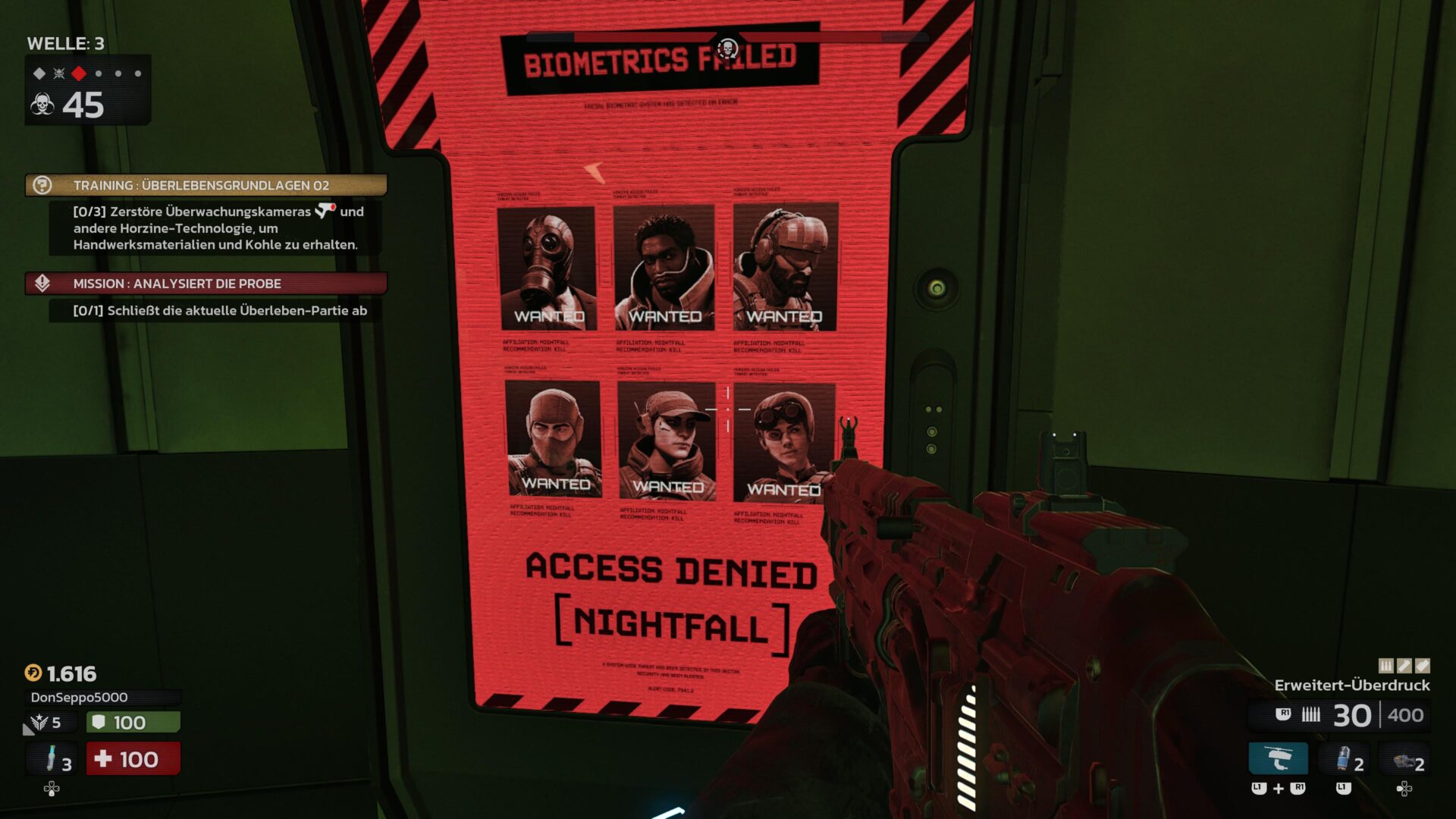 Eine Spielszene aus Killing Floor 3 zeigt eine rote Tafel mit allen Klassen im Spiel.