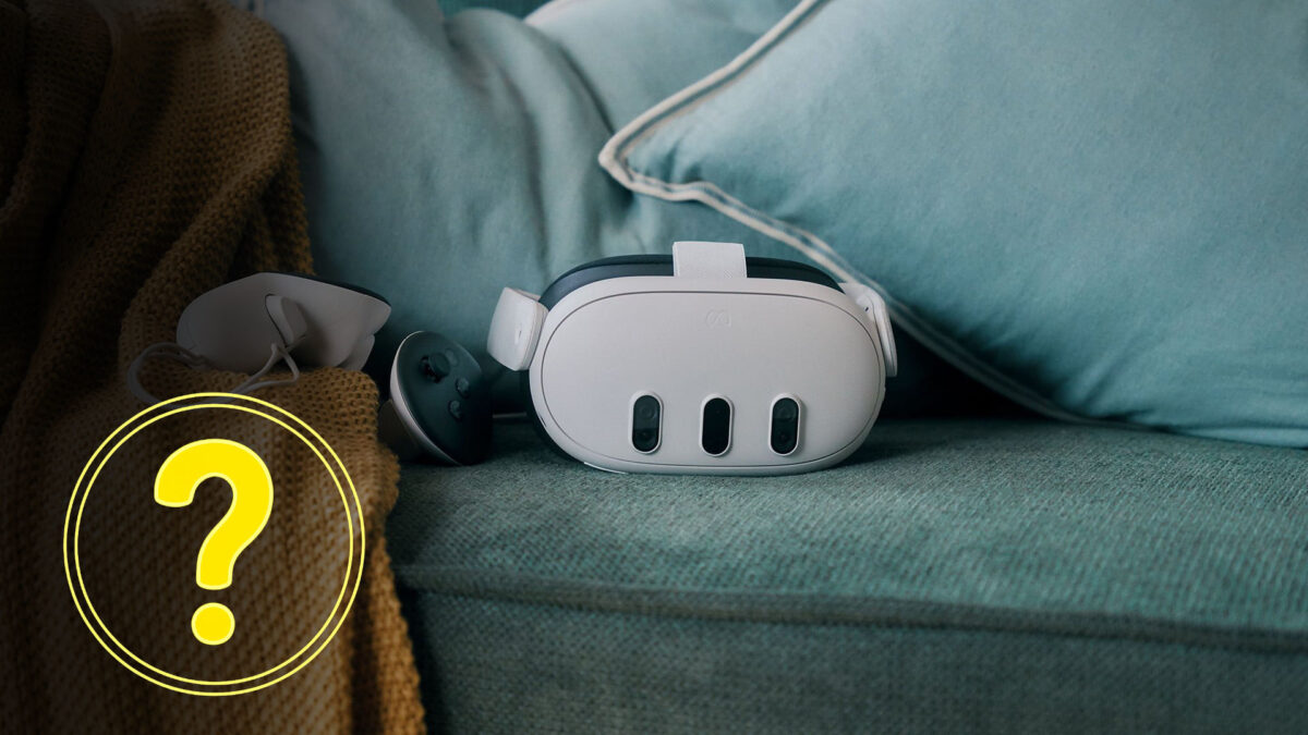 Die VR-Brille Meta Quest 3 liegt zusammen mit einem Controller auf einer grünen Couch.