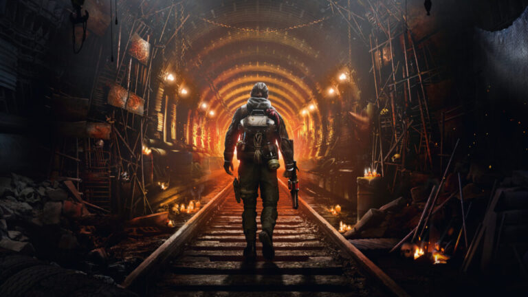 Ein bewaffneter Soldat geht auf einem U-Bahn-Gleis auf ein Licht zu.