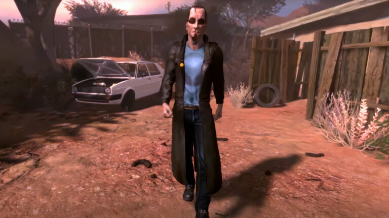 Eine Spielszene aus Postal 2 zeigt einen Mann mit Sonnenbrille und Trenchcoat, der durch einen Hinterhof in einer Wüsenlandschaft spaziert.