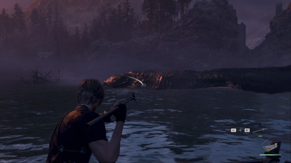 Leon attackiert in Resident Evil 4 das Seeungeheuer mit den Harpunen aus dem Motorboot. 