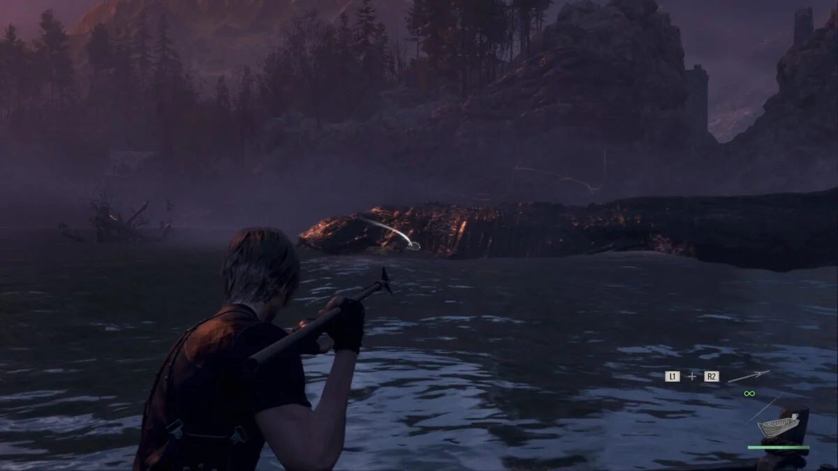 Leon attackiert in Resident Evil 4 das Seeungeheuer mit den Harpunen aus dem Motorboot. 