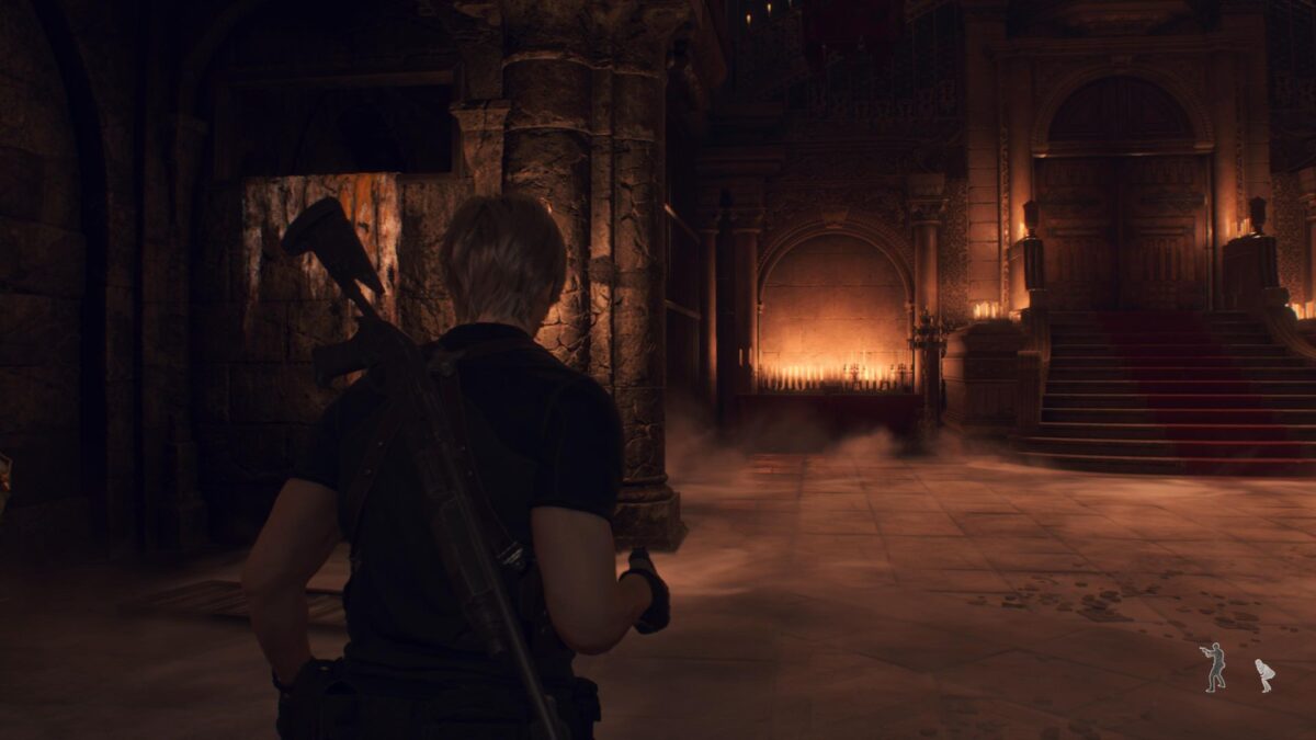 Leon steht in Resident Evil 4 im Audienzsaal der Burg der Salazars.
