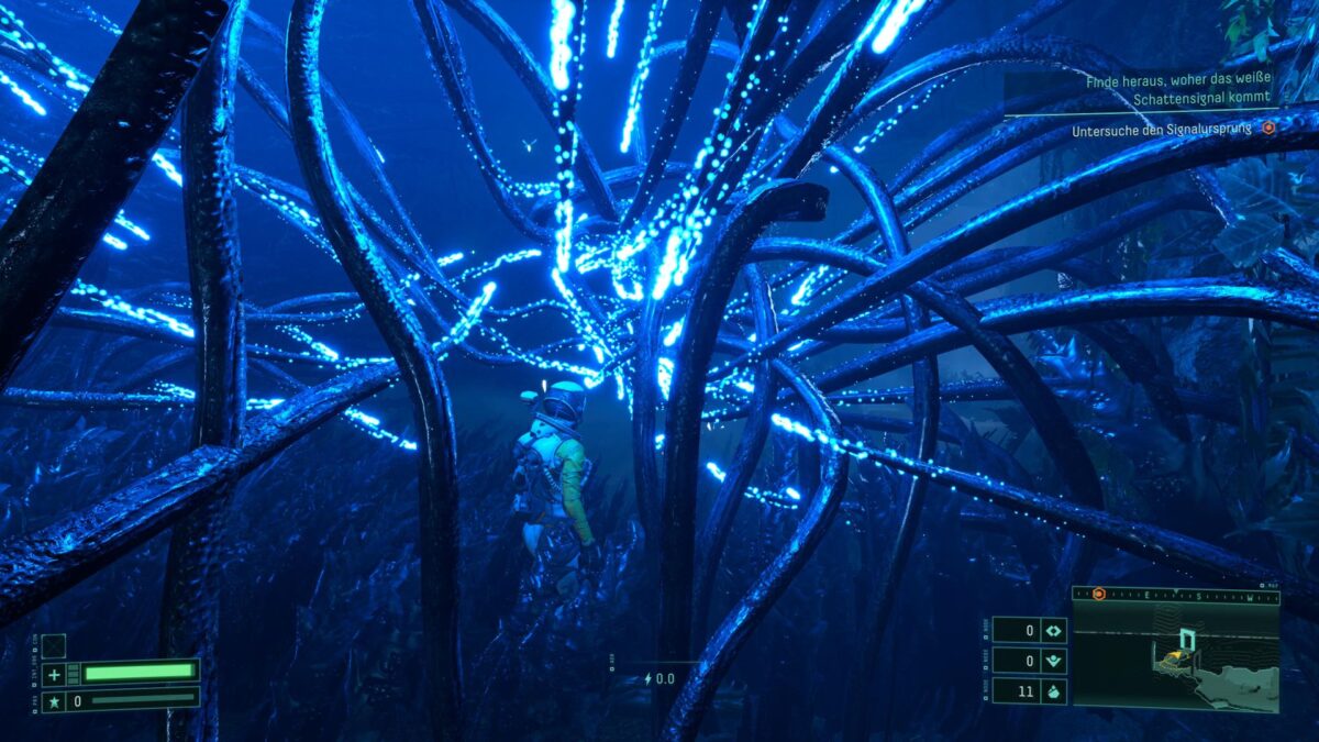 Selene geht durch eine tentakelartige außerirdische Pflanze in Returnal.
