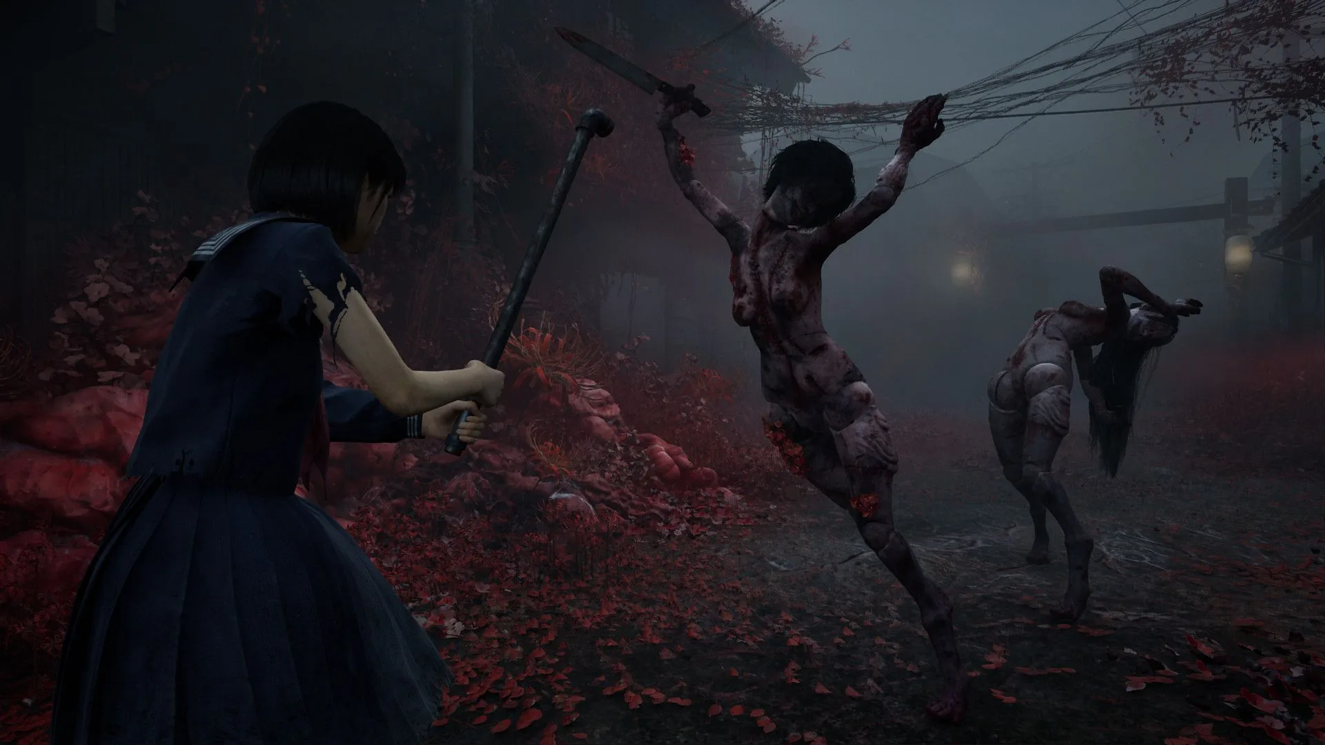 Eine Szene aus Silent Hill f zeigt, wie sich ein japanisches Mädchen gegen mehrere Monster mit einem Stahlrohr verteidigt. 