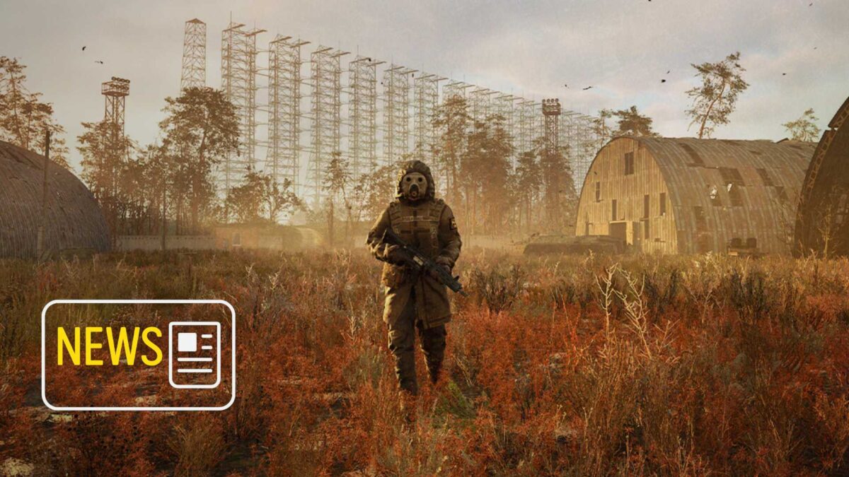 Eine Person mit Gasmaske und Waffe, läuft über ein Feld.