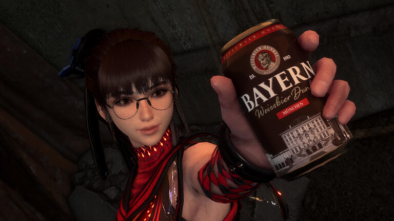 Eve aus Stellar Blade mit einer Dose Bier in der Hand.