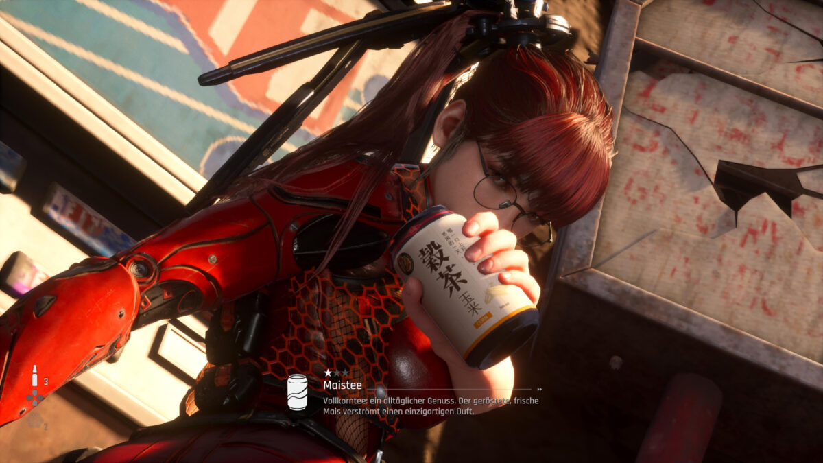 Eve mit einer Dose in der Hand.