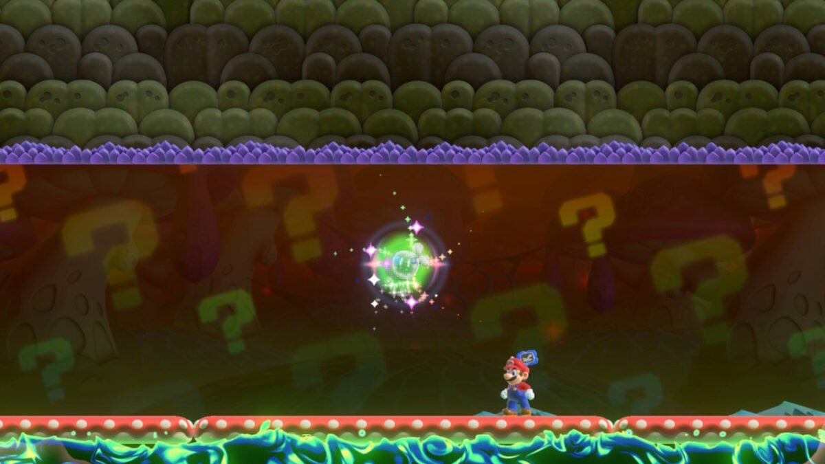 Mario steht in Super Mario Bros. Wonder vor einer Wand mit Fragezeichen.