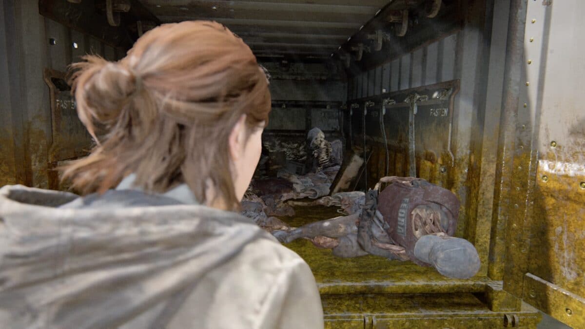 Ellie öffnet einen alten Truck in The Last of Us Part 2 und findet die Leichen von Soldaten darin.
