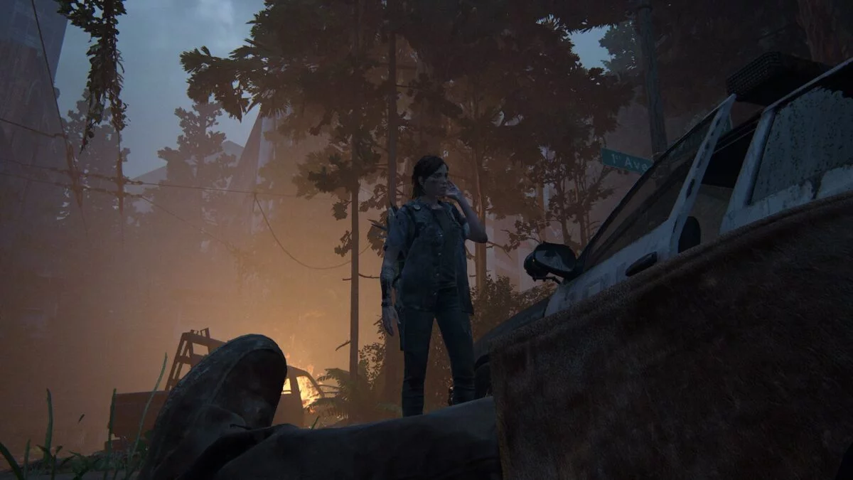Ellie richtet sich die Haare nach einer Auseinandersetzung mit den Seraphiten in The Last of Us Part 2.