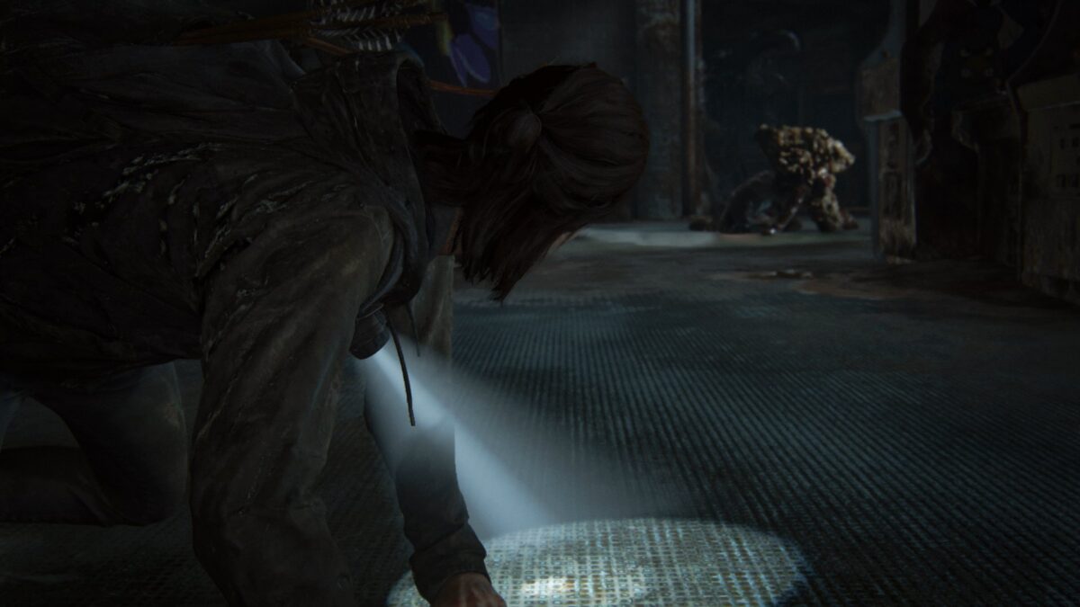 Ellie trifft in The Last of Us 2 auf einen Bloater.