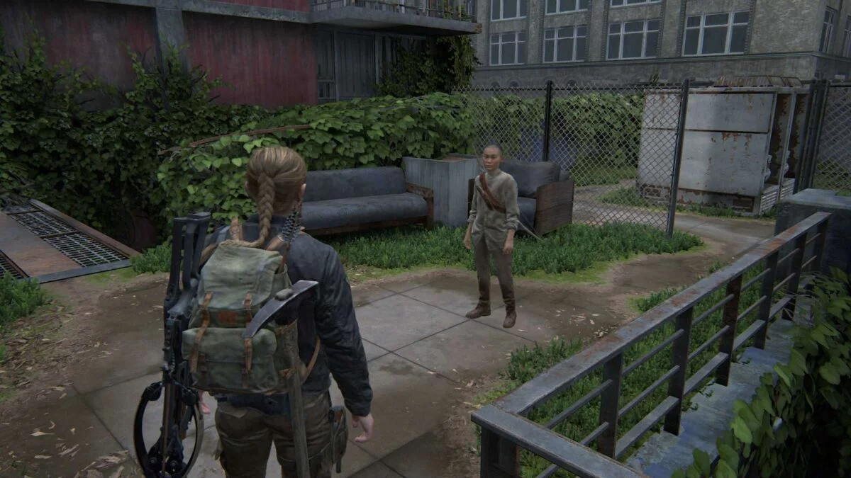 Abby und Lev stehen in The Last of Us auf einer Dachterrasse.