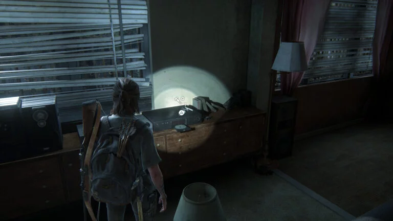 9 Upgrade-Teile auf dem DVD-Player in Apartment 1 im Haus in der Union Street in The Last of Us 2