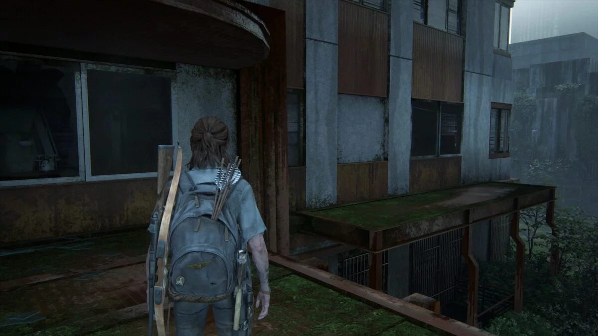 Ellie steht auf einem Vordach in The Last of Us 2