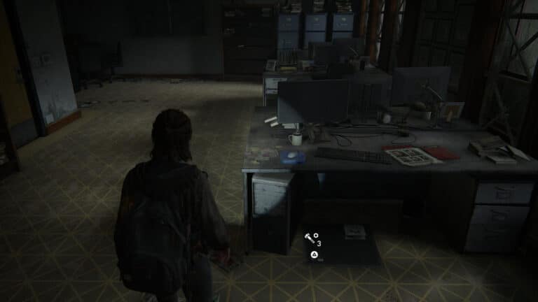 Upgrade-Teile unter dem Schreibtisch im Gerichtsvollzieherbüro in The Last of Us 2