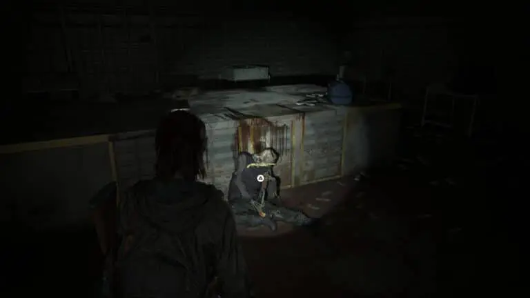 Pumpgun in den Händen eines Skeletts im Tresorraum der Westlake Bank in The Last of Us 2.