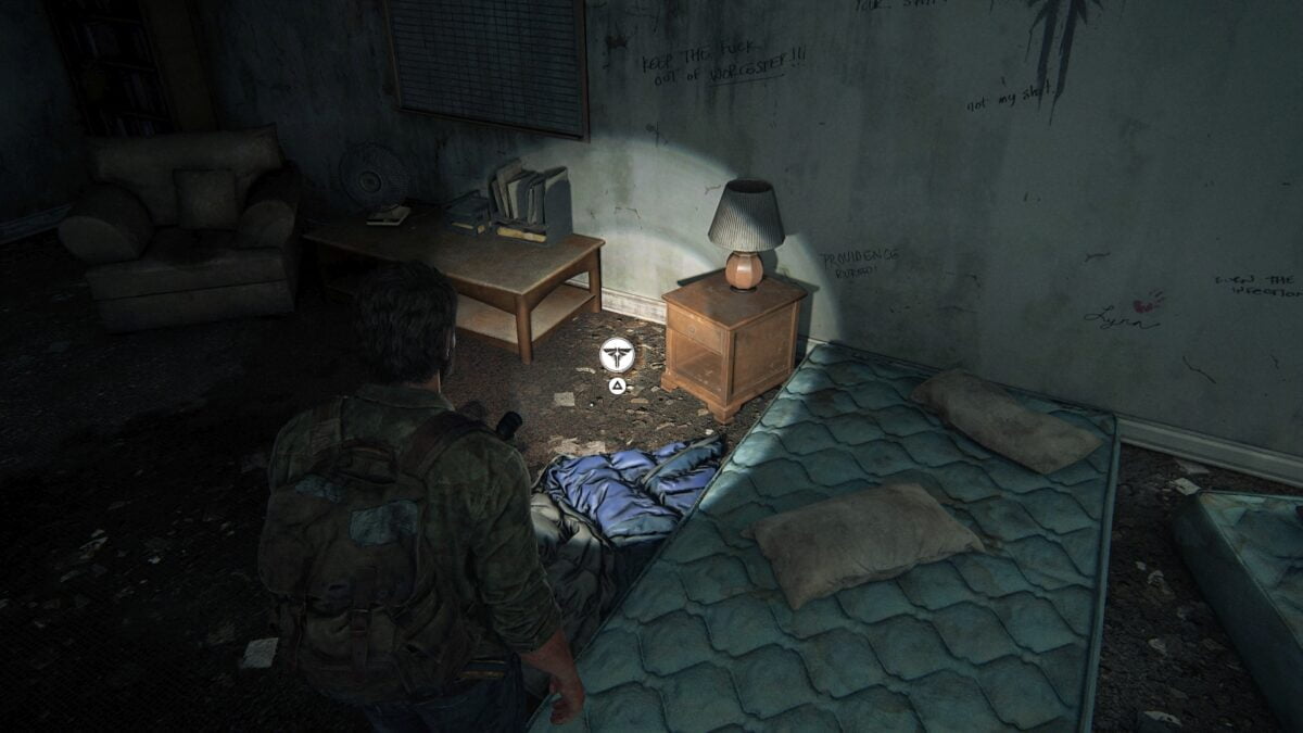 Der erste Firefly-Anhänger in The Last of Us Part 1 liegt neben dieser einladenden Matratze. 