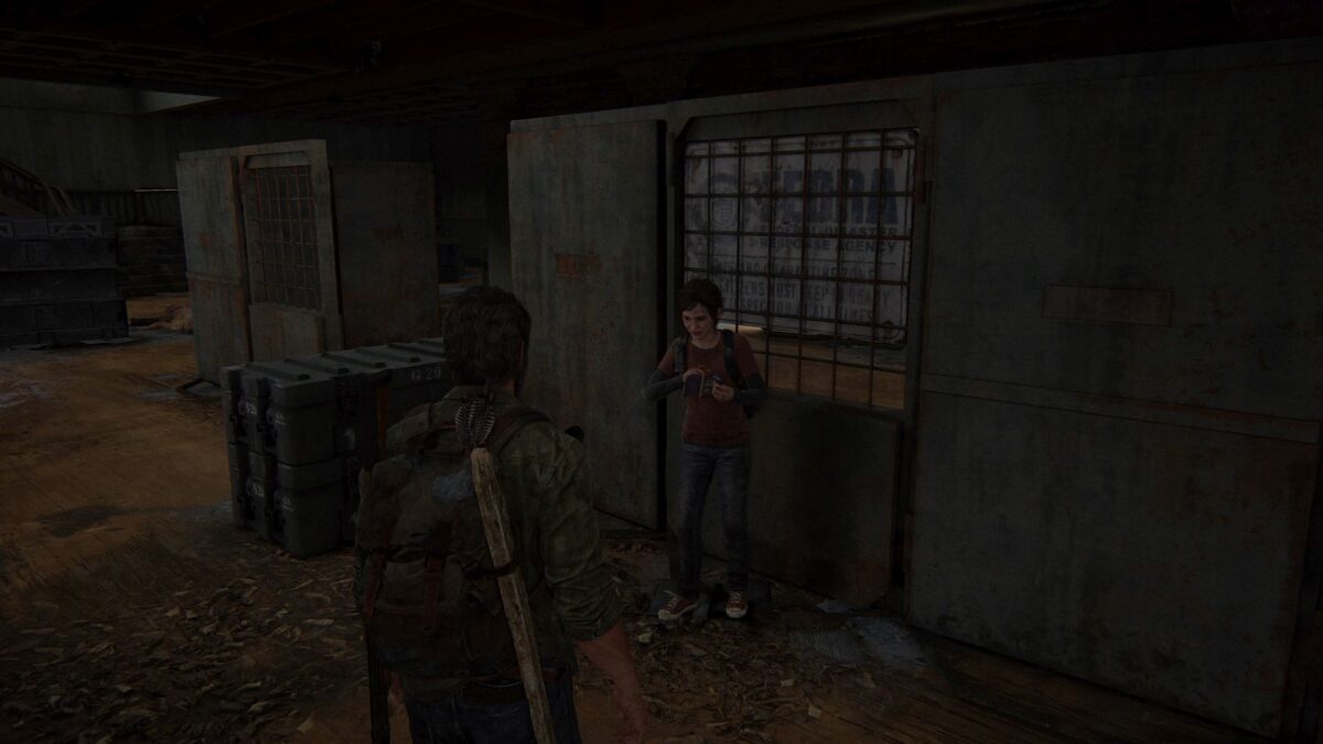 Ellie liest Joel einen Witz aus ihrem Büchlein vor.